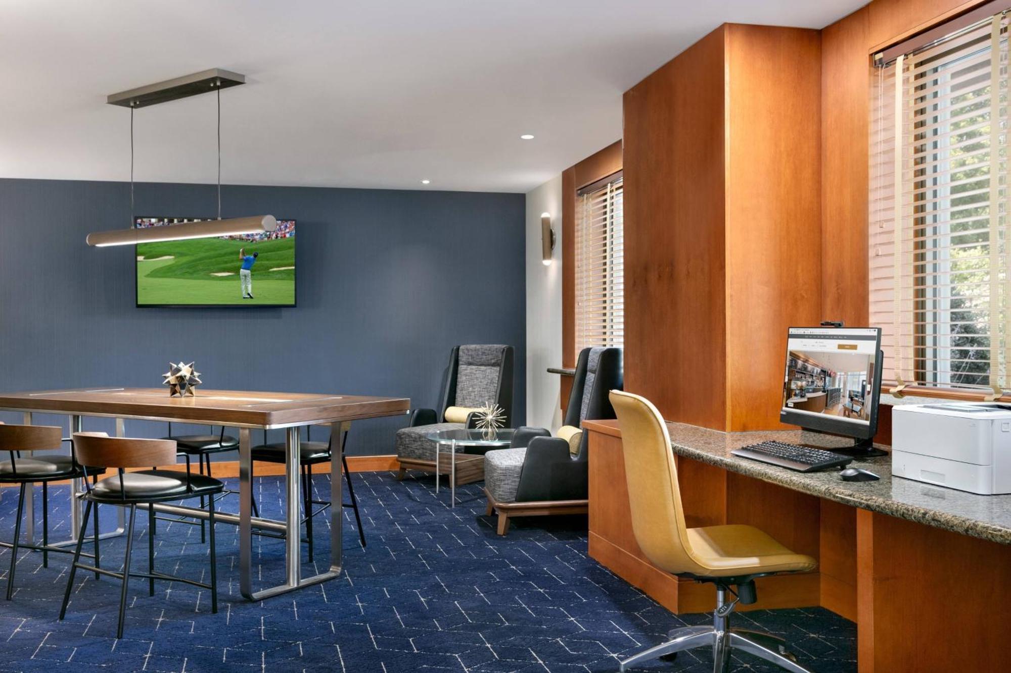 Courtyard Lancaster 3*