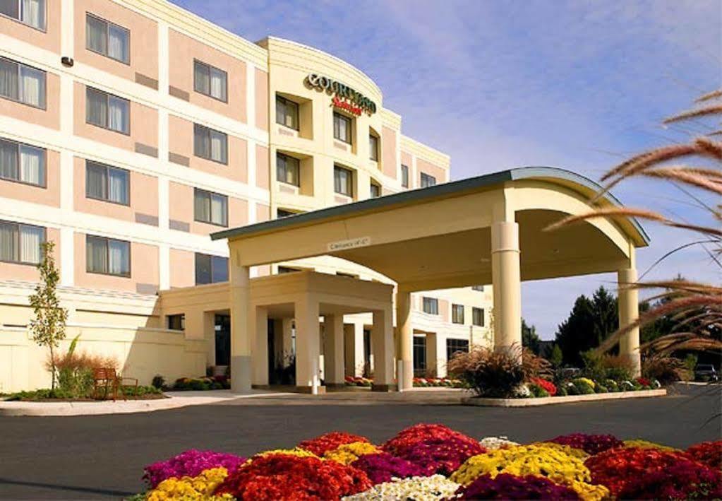 Courtyard Lancaster 3*